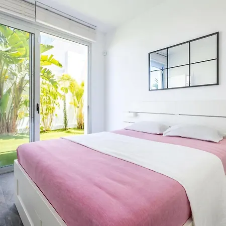 With Panoramic Ocean Views In Torviscas Alto Villa *
